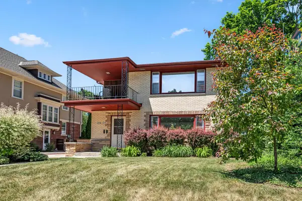 6822 W Wells STREET #6824, Wauwatosa, WI 53213