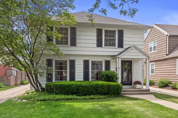 4919 N Diversey BOULEVARD, Whitefish Bay, WI 53217