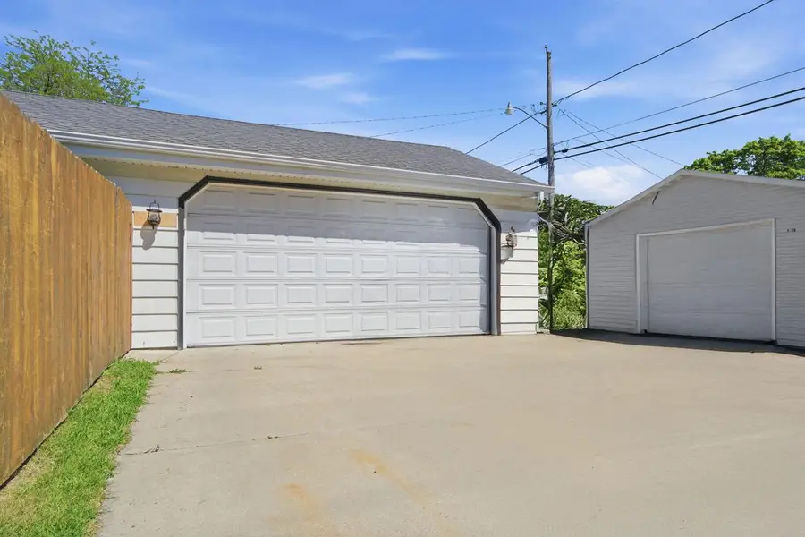 4554 S Vermont AVENUE, Saint Francis, WI 53235 - #2