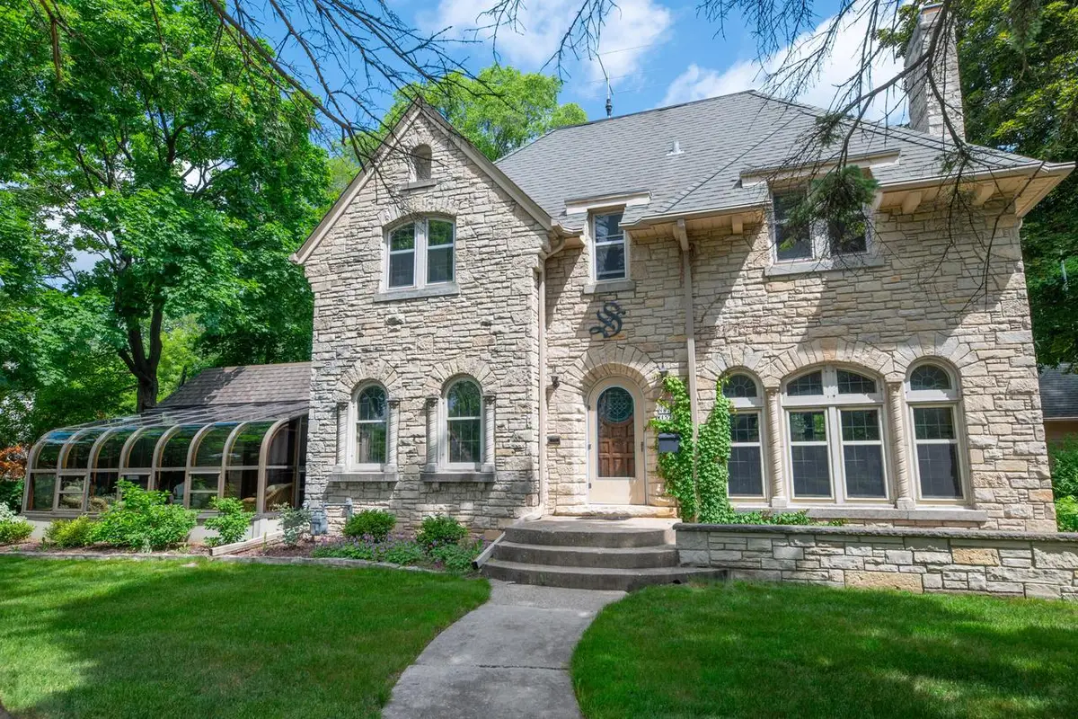 N87W15714 Kenwood BOULEVARD, Menomonee Falls, WI 53051 - #1