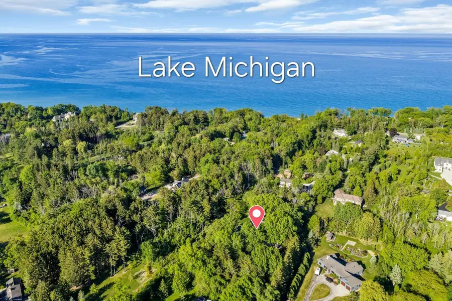 400 W Revere ROAD, Mequon, WI 53092 - #2