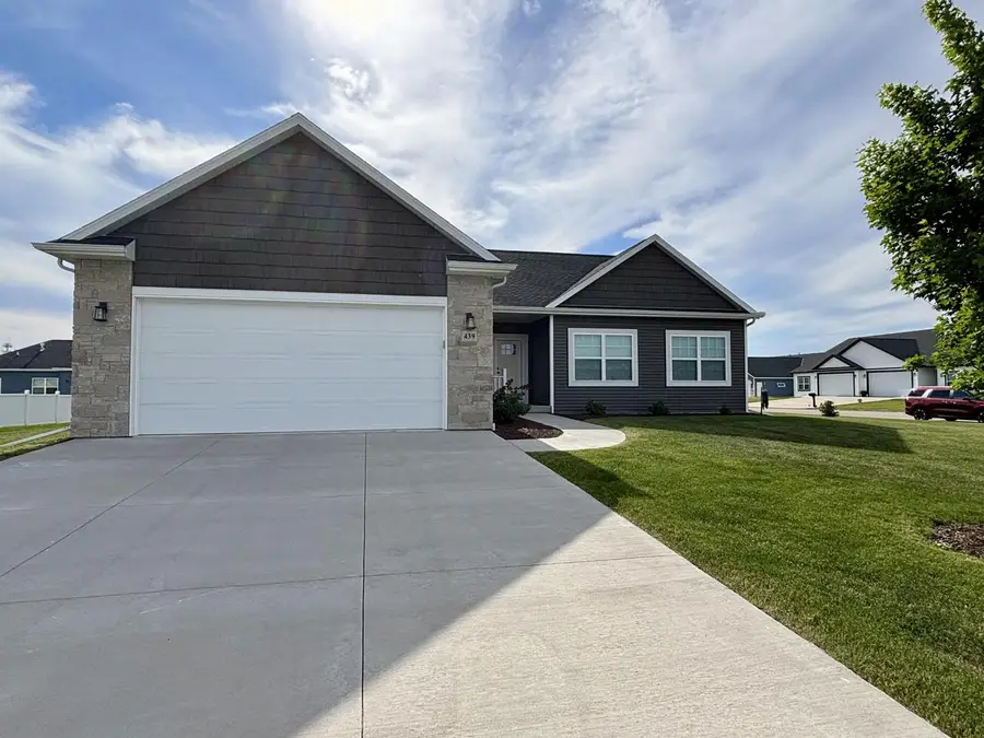 439 East STREET, Juneau, WI 53039 - #2