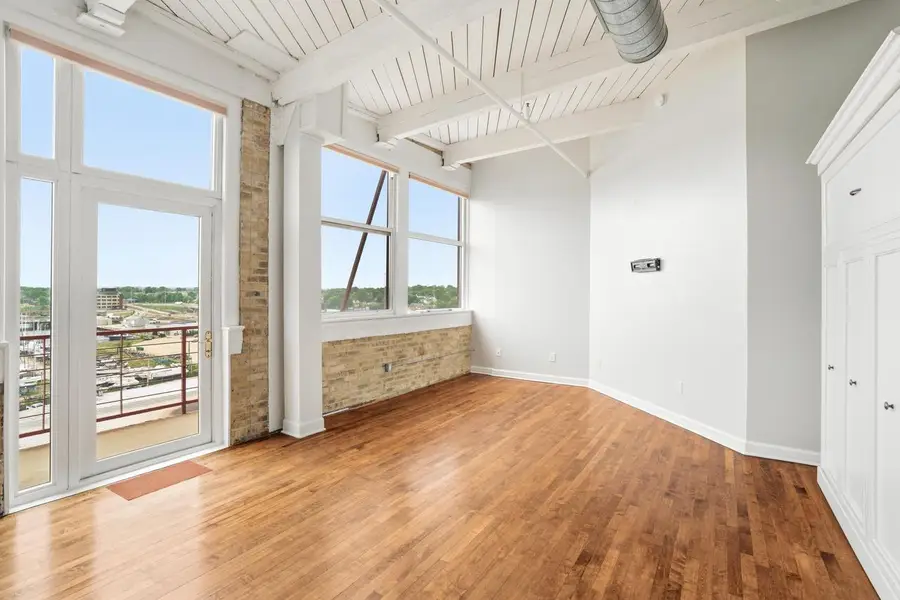 215 W Maple STREET #607, Milwaukee, WI 53204 - #3