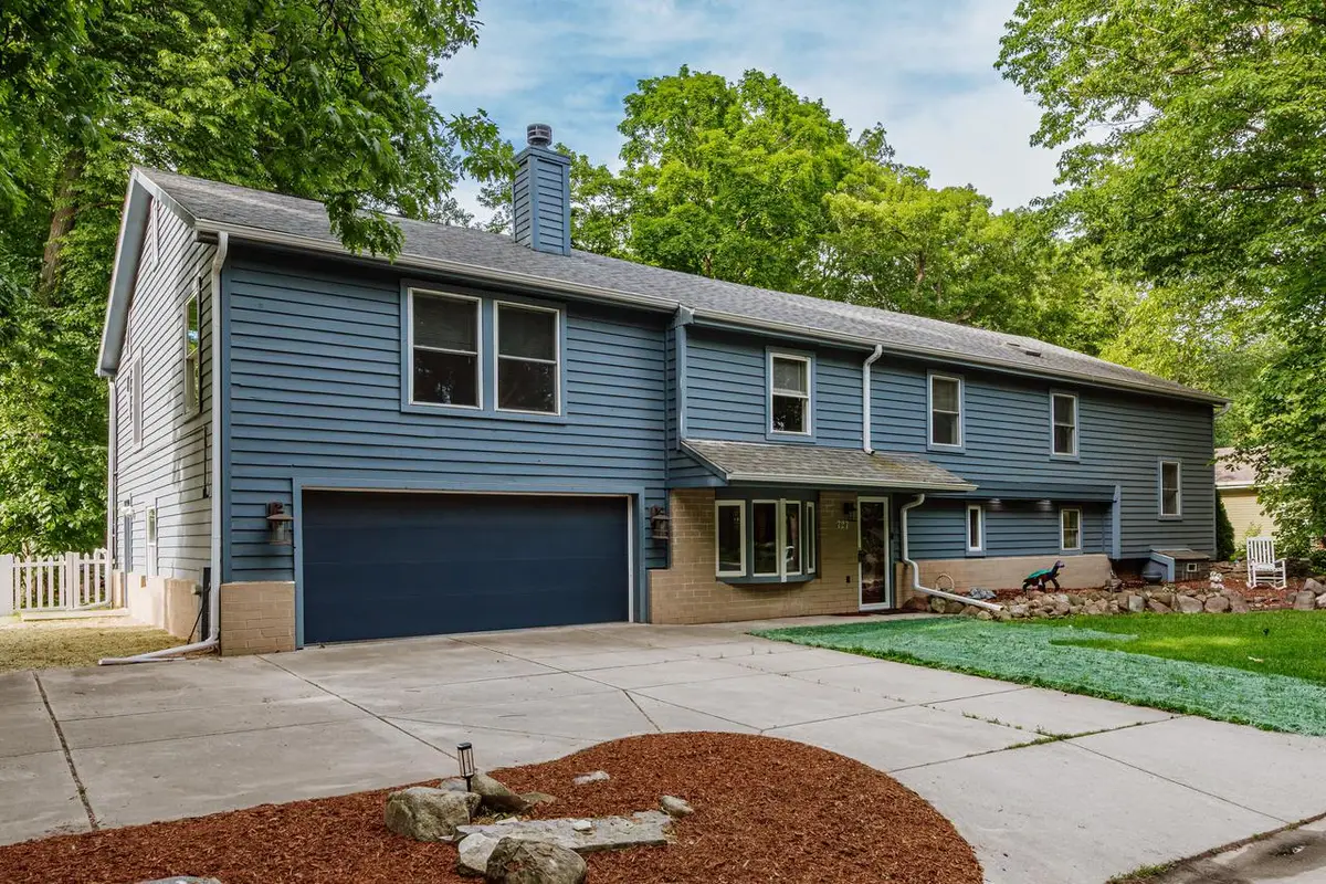 727 E Madison STREET, Oconomowoc, WI 53066 - #1