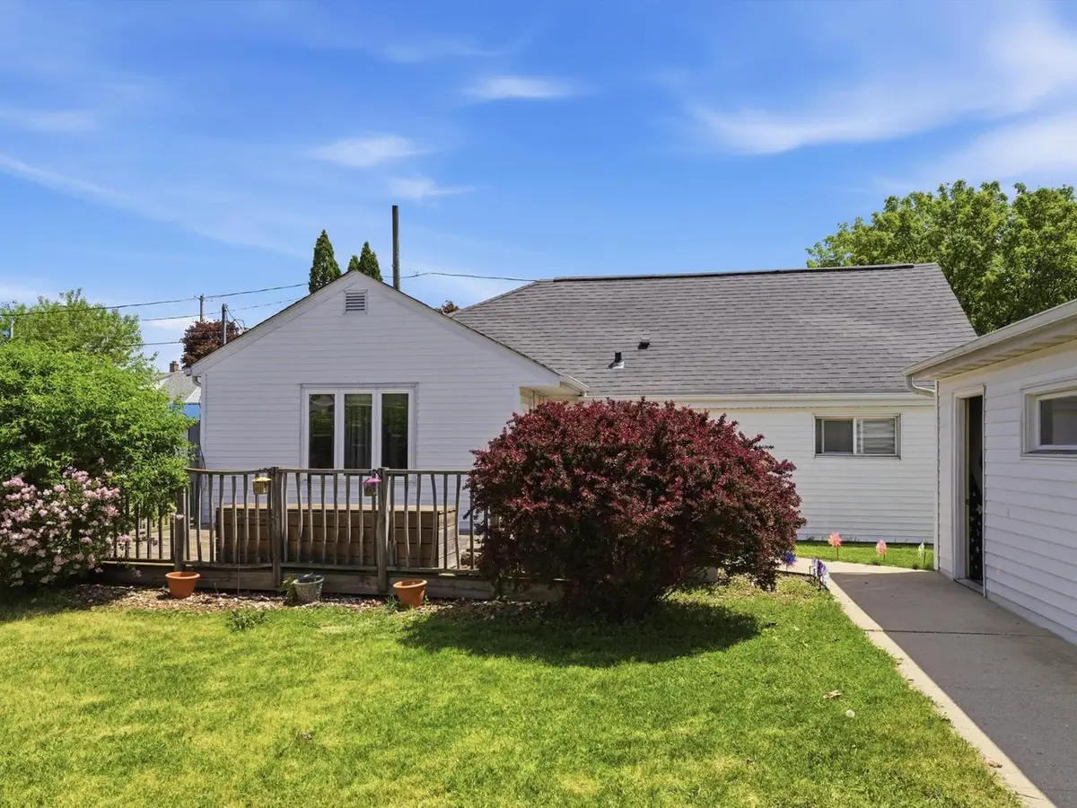 1035 N 43 STREET, Manitowoc, WI 54220 - #1