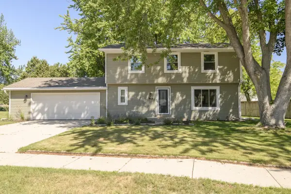 519 Greenfield DRIVE, Grafton, WI 53024