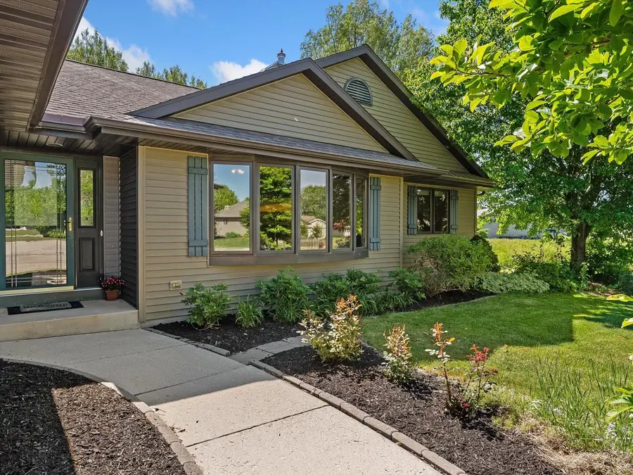 1207 Hummingbird PLACE, Sheboygan Falls, WI 53085 - #2