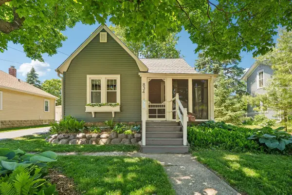 834 S Silver Lake STREET, Oconomowoc, WI 53066