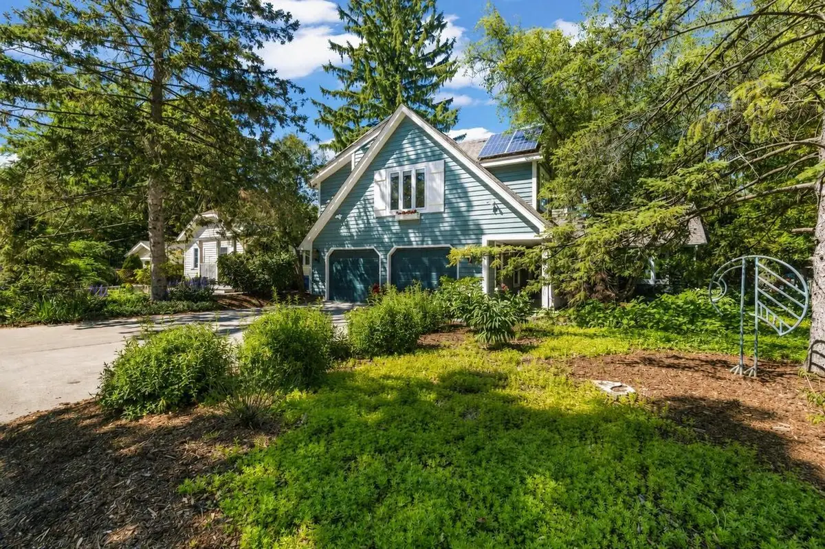 904 W Labelle AVENUE, Oconomowoc, WI 53066 - #1