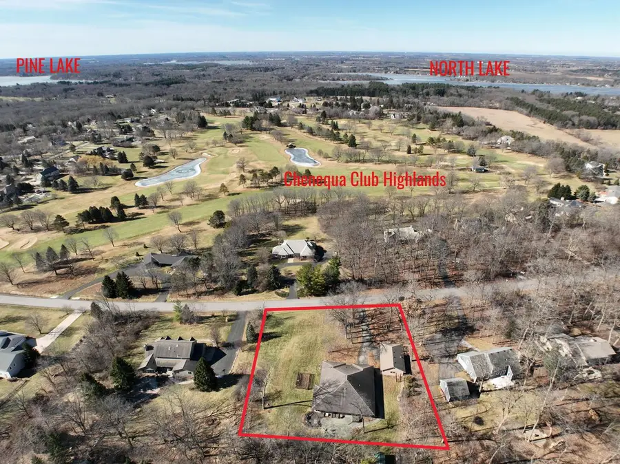 W307N6992 Club CIRCLE E, Hartland, WI 53029 - #2