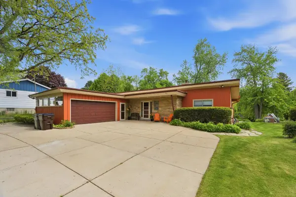 507 W Montclaire AVENUE, Glendale, WI 53217