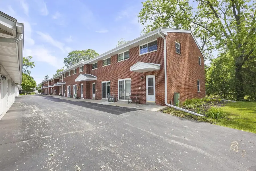 449 W Wisconsin AVENUE #9, Oconomowoc, WI 53066 - #3