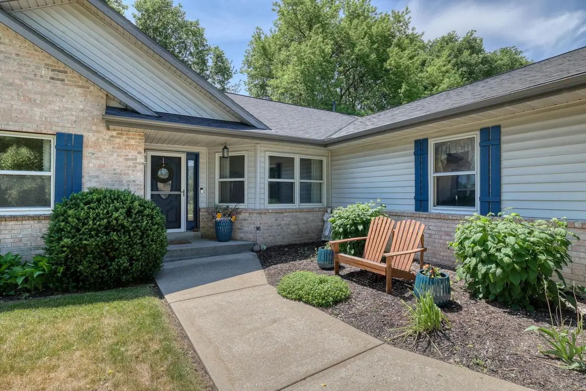 494 Quinlan COURT, Pewaukee, WI 53072 - #1