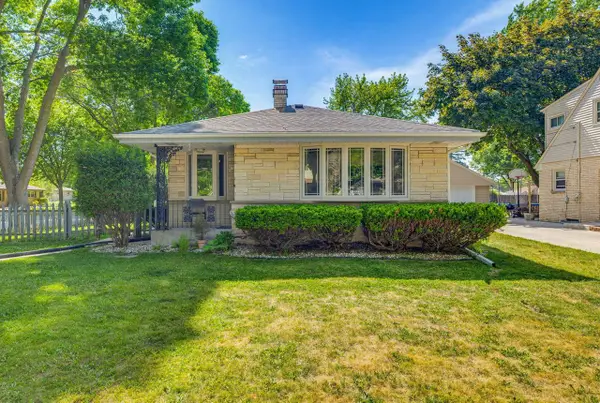 2569 S 97th STREET, West Allis, WI 53227