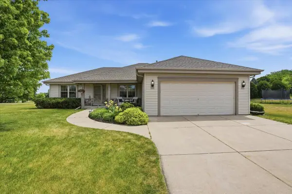 611 Woodland CIRCLE, Waterford, WI 53185