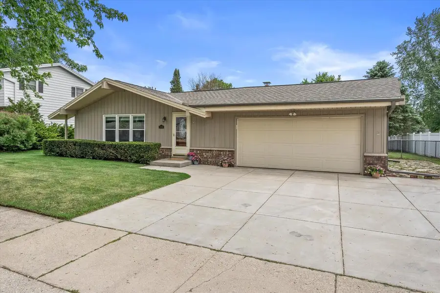 1139 Dogwood LANE, Waukesha, WI 53189 - #2