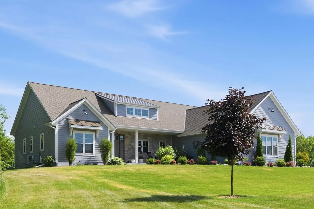 N52W30587 Moraine DRIVE, Hartland, WI 53029 - #1