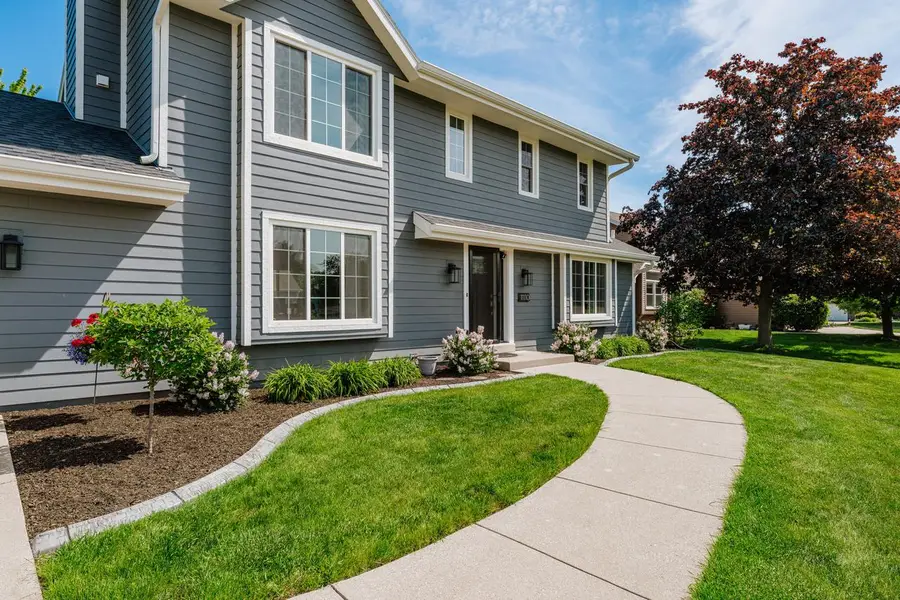 11110 W Woodside DRIVE, Hales Corners, WI 53130 - #2