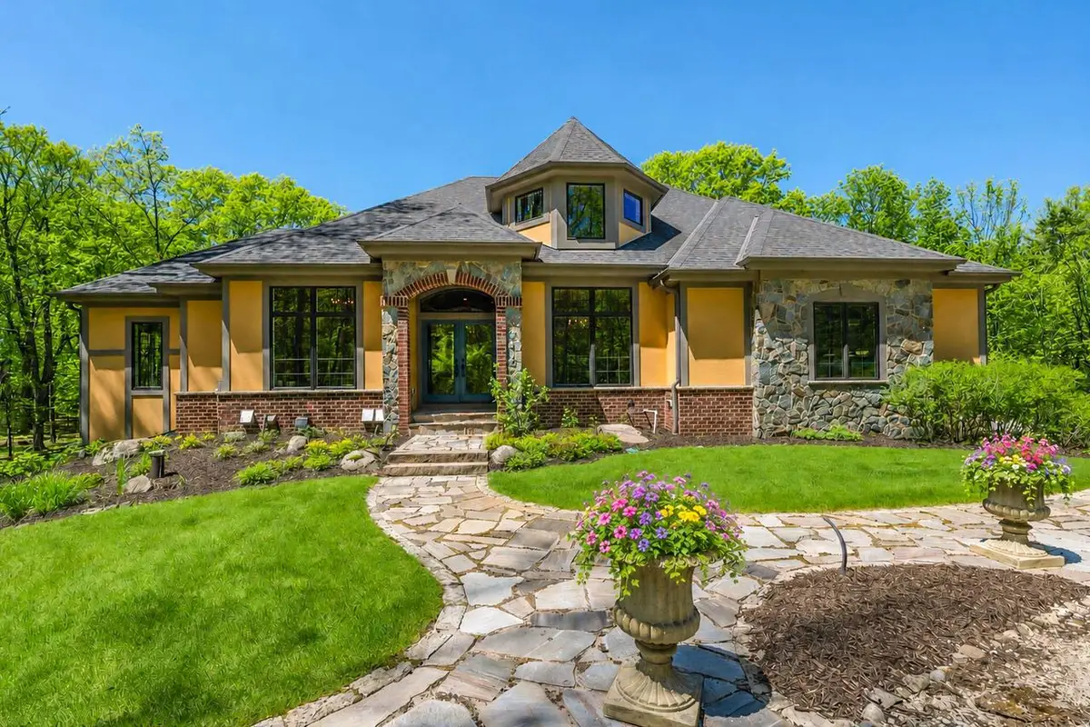 1021 Emerald DRIVE, Hartford, WI 53027 - #1