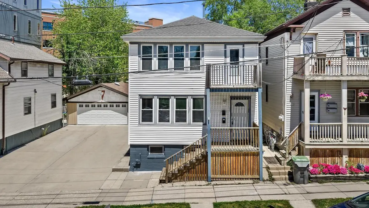 928 E Land PLACE #A, Milwaukee, WI 53202 - #1