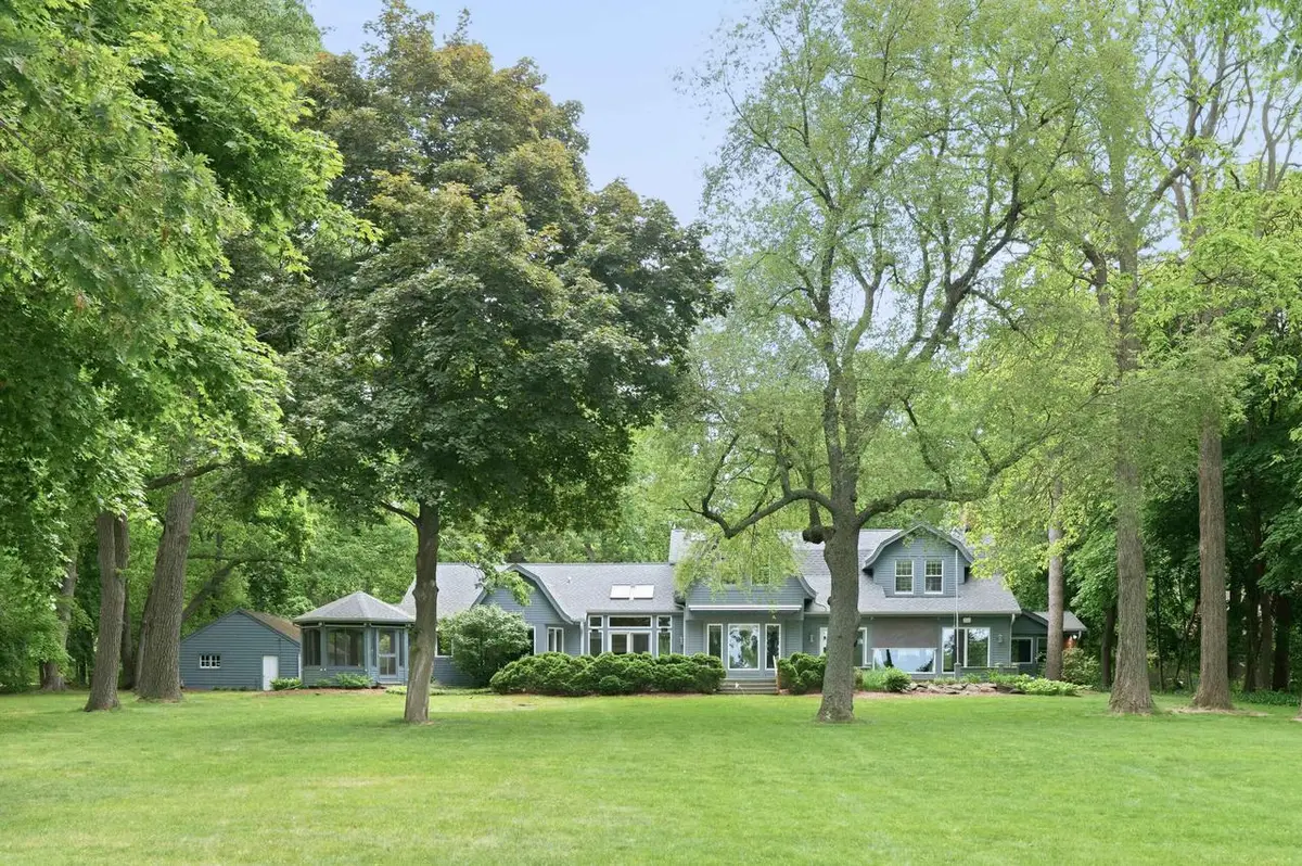 1031 N Genesee Woods DRIVE, Summit, WI 53066 - #1