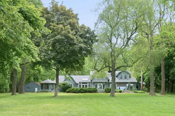 1031 N Genesee Woods DRIVE, Summit, WI 53066