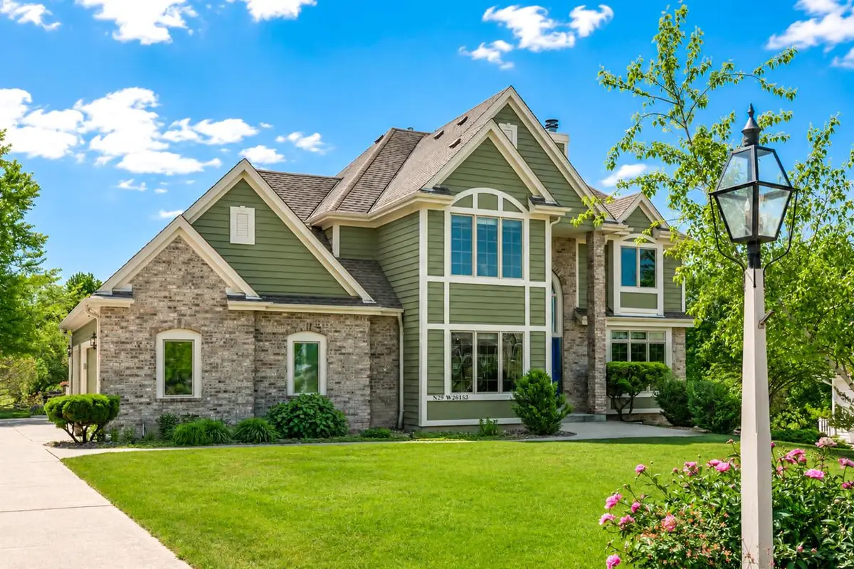N29W26152 Coachman DRIVE, Pewaukee, WI 53072 - #1