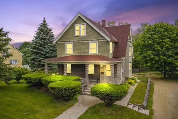 924 W Grand AVENUE, Port Washington, WI 53074