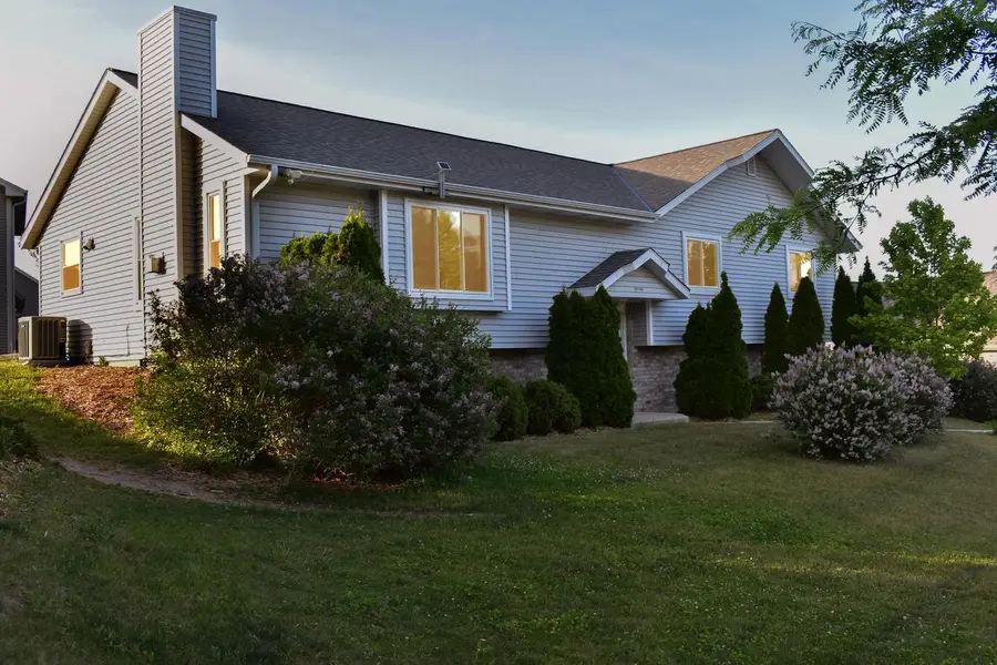 1524 E Monroe AVENUE, Hartford, WI 53027 - #2