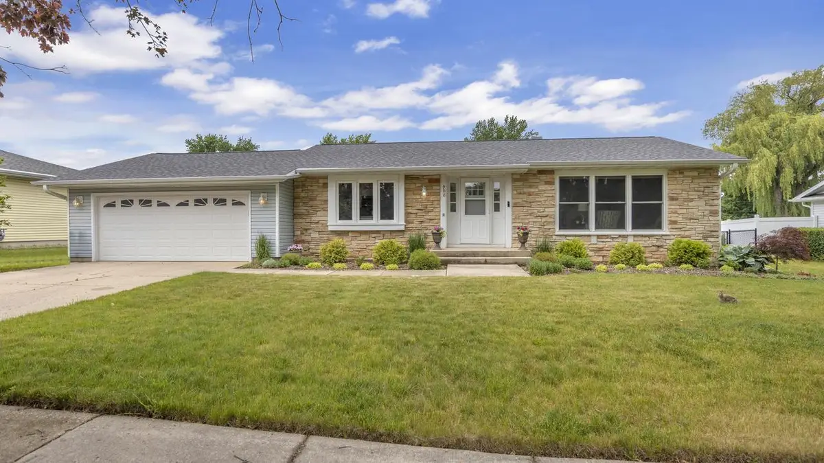 908 MEADOW LANE, Fond Du Lac, WI 54935 - #1