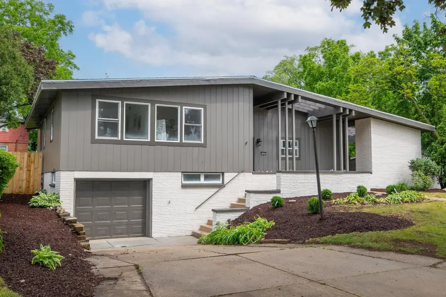 10063 W Grantosa DRIVE, Milwaukee, WI 53222 - #2