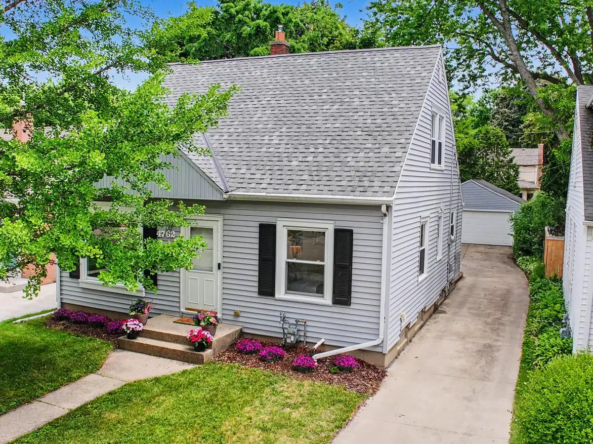 4762 N Elkhart AVENUE, Whitefish Bay, WI 53211 - #1