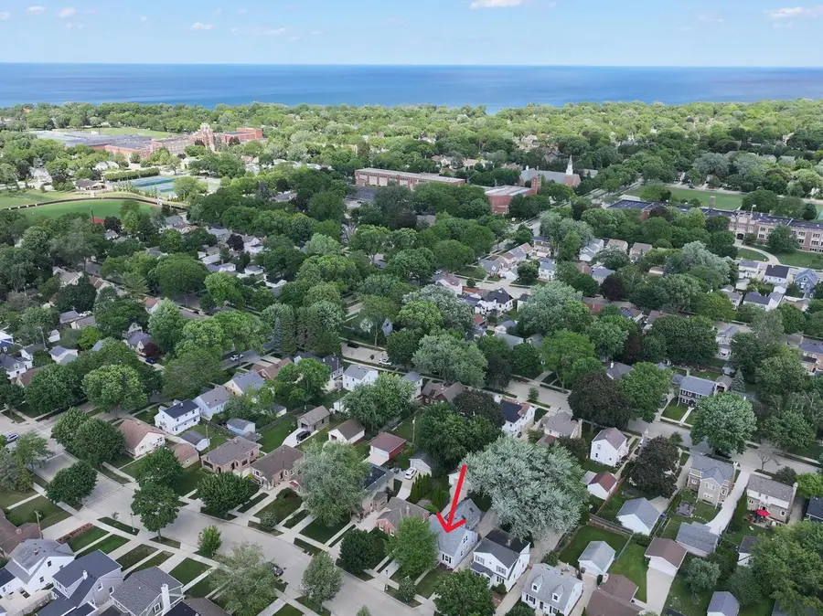 4762 N Elkhart AVENUE, Whitefish Bay, WI 53211 - #2
