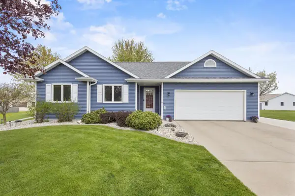 W6484 Brandon COURT, Greenville, WI 54942