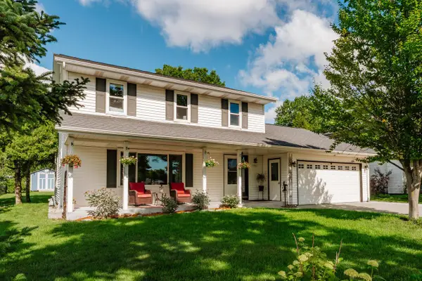 8351 S Deer Ridge PASS, Oak Creek, WI 53154