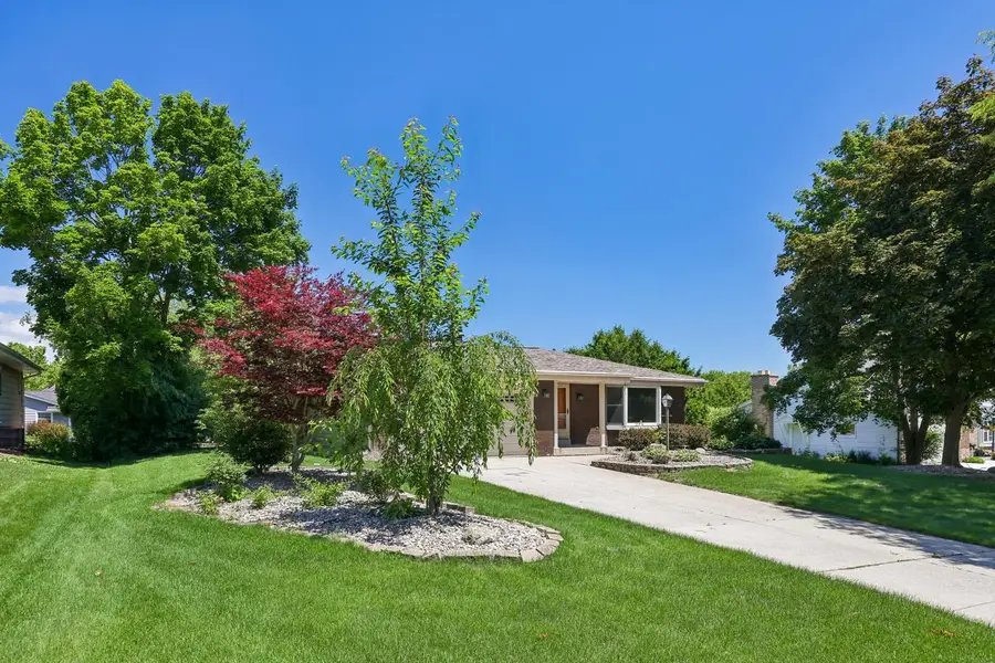 7557 Chapel Hill COURT N, Franklin, WI 53132 - #3