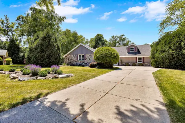 2311 W Kenboern DRIVE, Glendale, WI 53209
