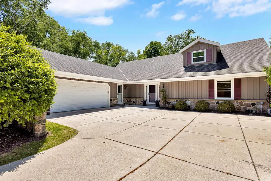 2311 W Kenboern DRIVE, Glendale, WI 53209 - #2
