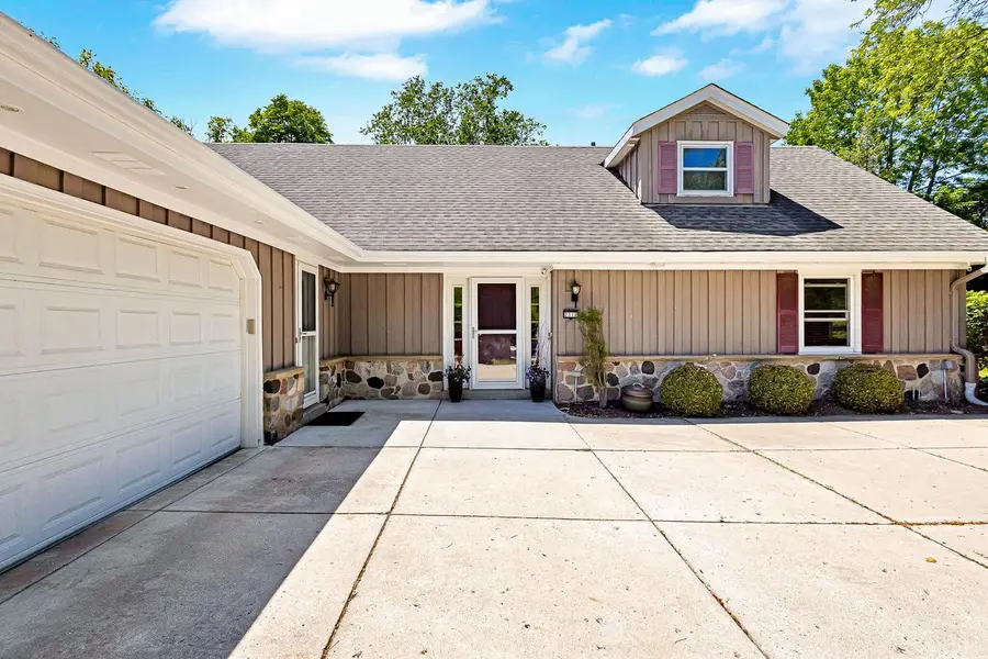 2311 W Kenboern DRIVE, Glendale, WI 53209 - #3