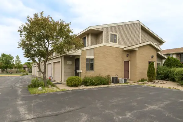 W177N9769 Riversbend CIRCLE E, Germantown, WI 53022
