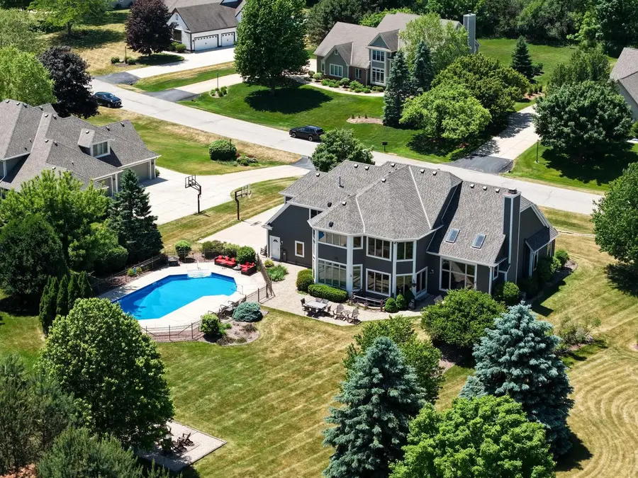 W289N3752 Huntsman COURT, Pewaukee, WI 53072 - #2
