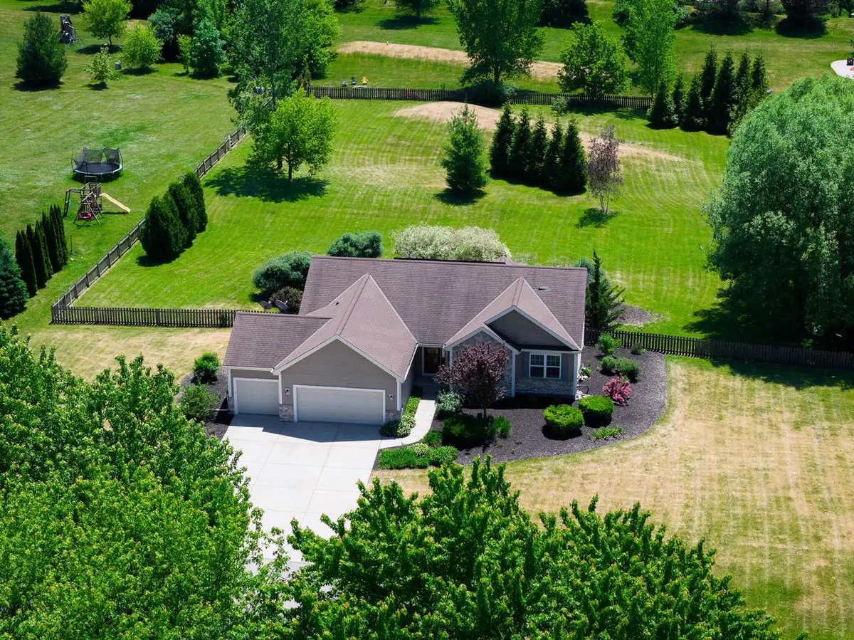 543 Camarosa COURT, Cedarburg, WI 53012 - #1