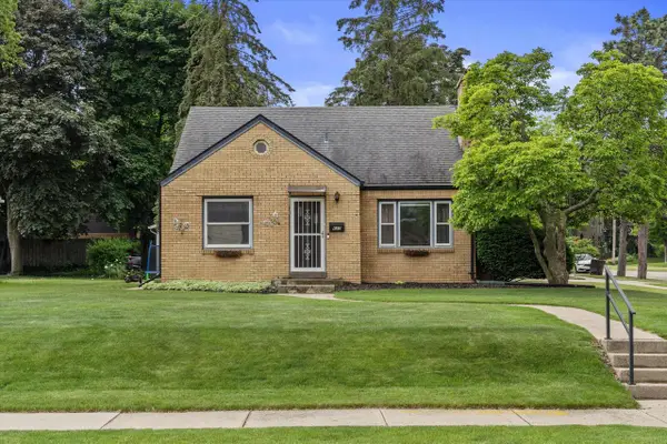 637 Oak STREET, South Milwaukee, WI 53172