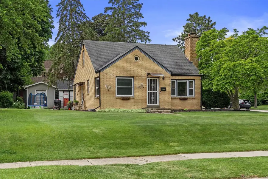 637 Oak STREET, South Milwaukee, WI 53172 - #2