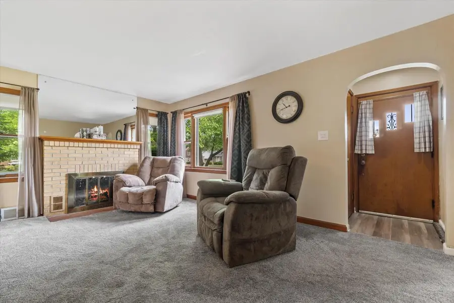 637 Oak STREET, South Milwaukee, WI 53172 - #3