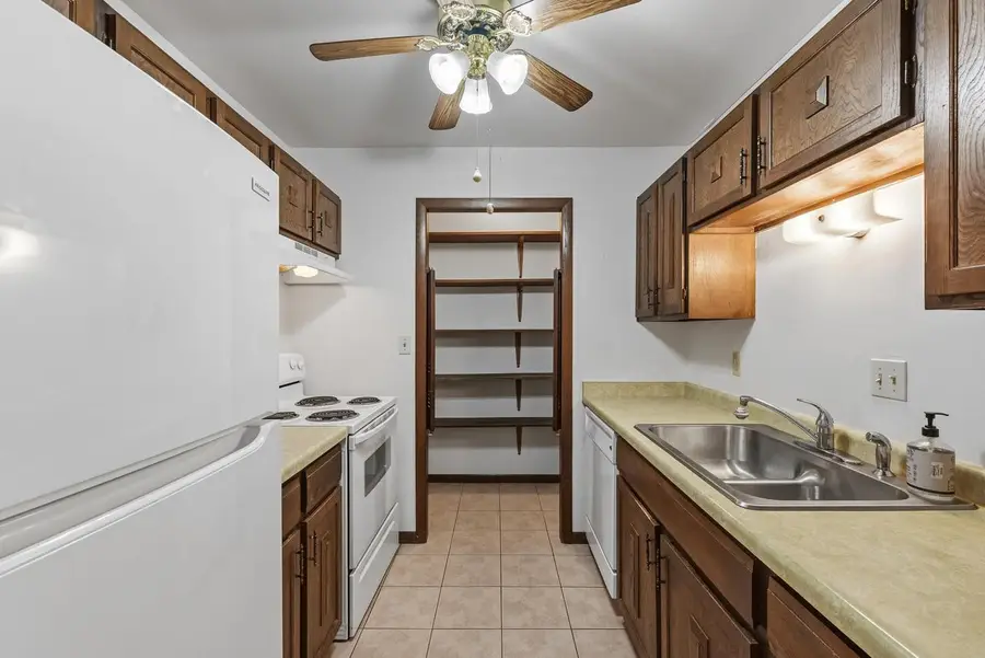 125 N University DRIVE #105, West Bend, WI 53095 - #3
