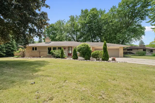 N76W14321 Lari Lou DRIVE, Menomonee Falls, WI 53051