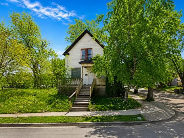 3533 W Clarke STREET, Milwaukee, WI 53210 - #1