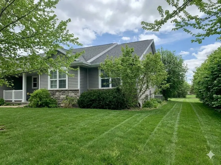802 Sundial LANE, Neenah, WI 54956 - #2