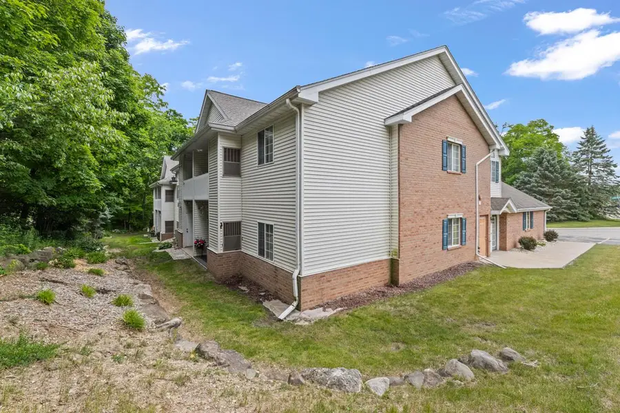 S77W19462 Lakewood DRIVE, Muskego, WI 53150 - #3
